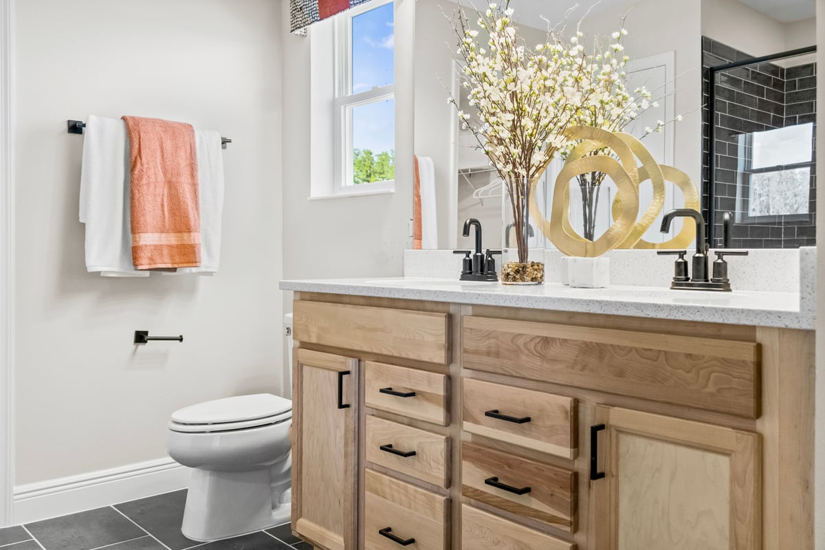 Dual-sink vanity at primary bath