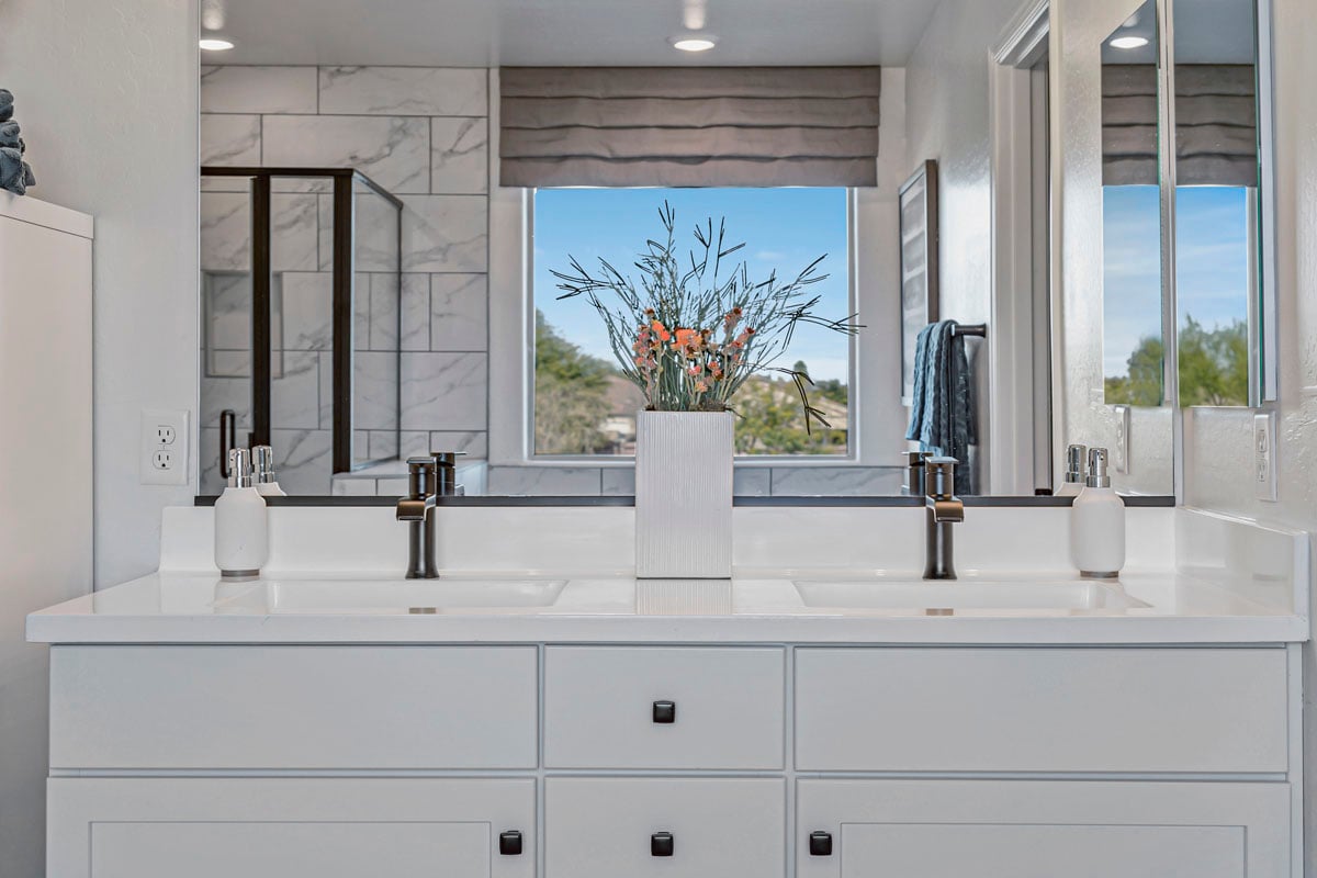 Extended dual-sink vanity at primary bath