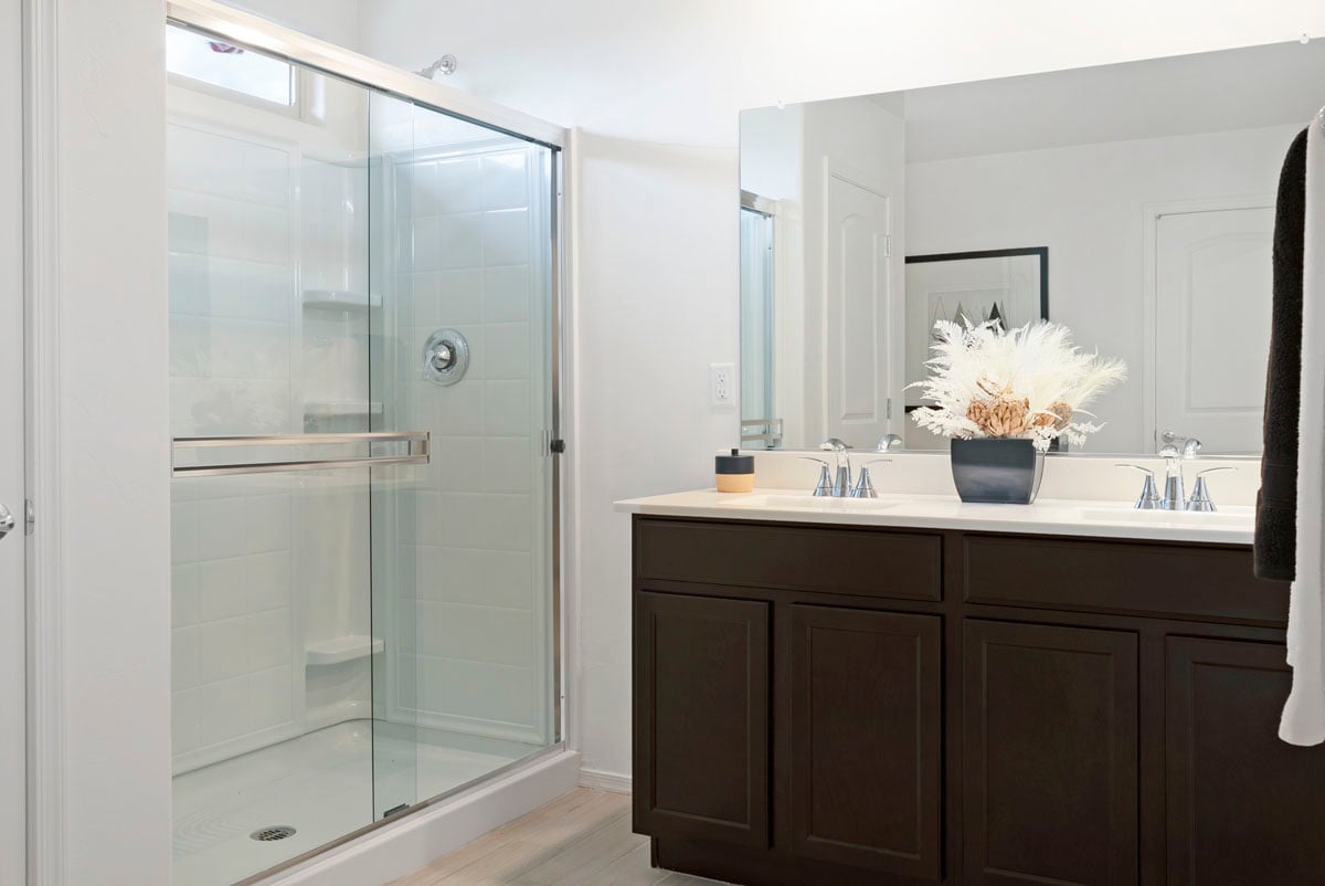 Dual-sink vanity at primary bath