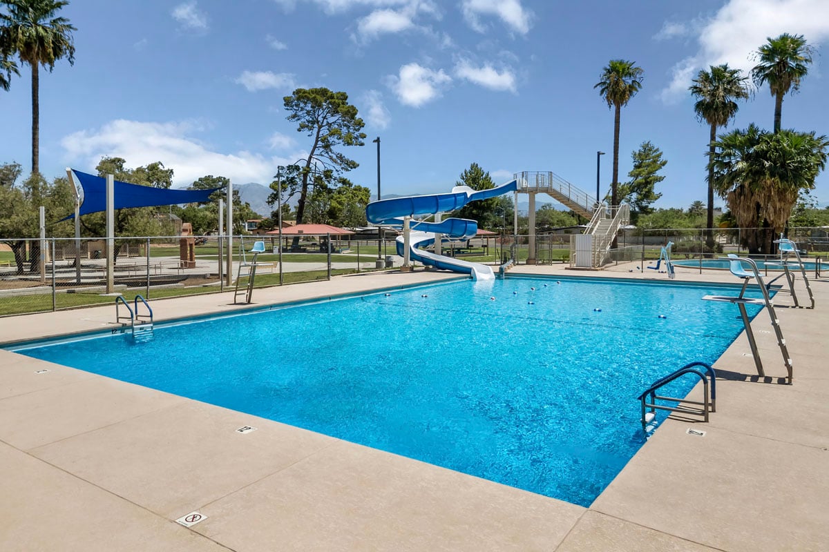 Minutes to Menlo Park Swimming Pool