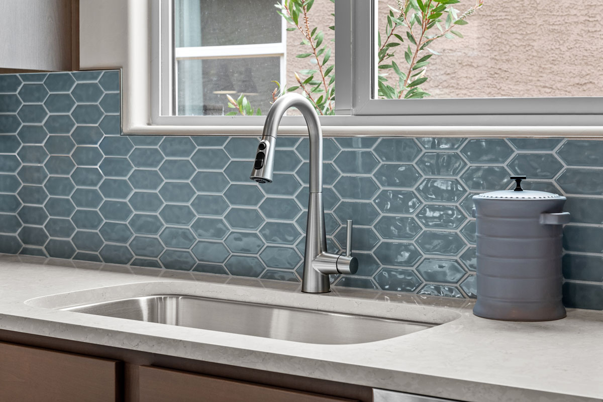 Optional tile backsplash