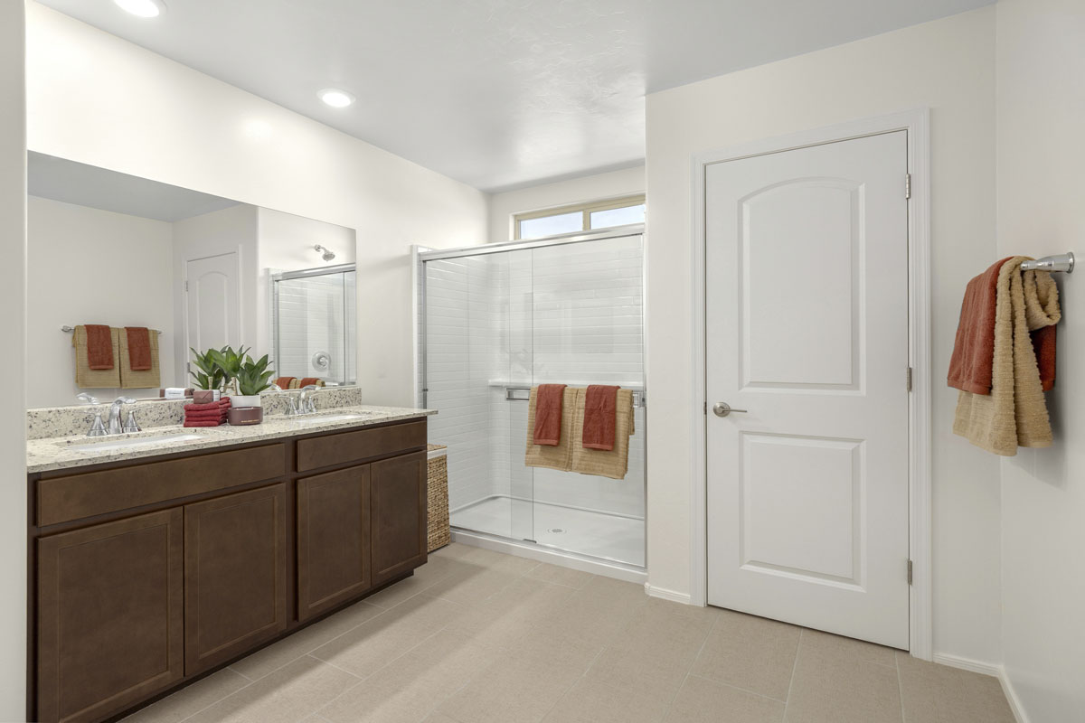 Dual-sink vanity at primary bath