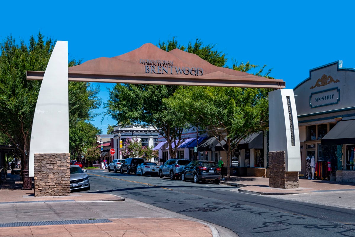 5-minute drive to downtown Brentwood for shopping and dining