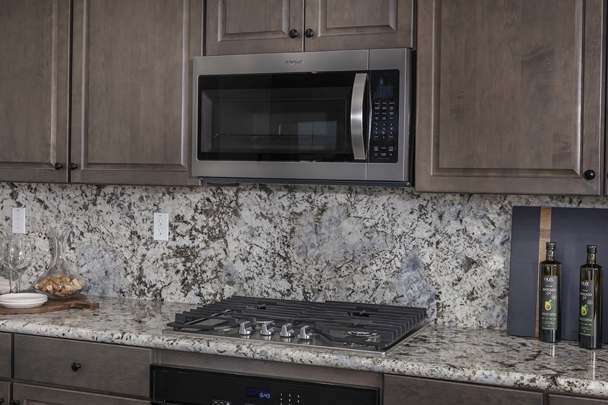 Kitchen with backsplash