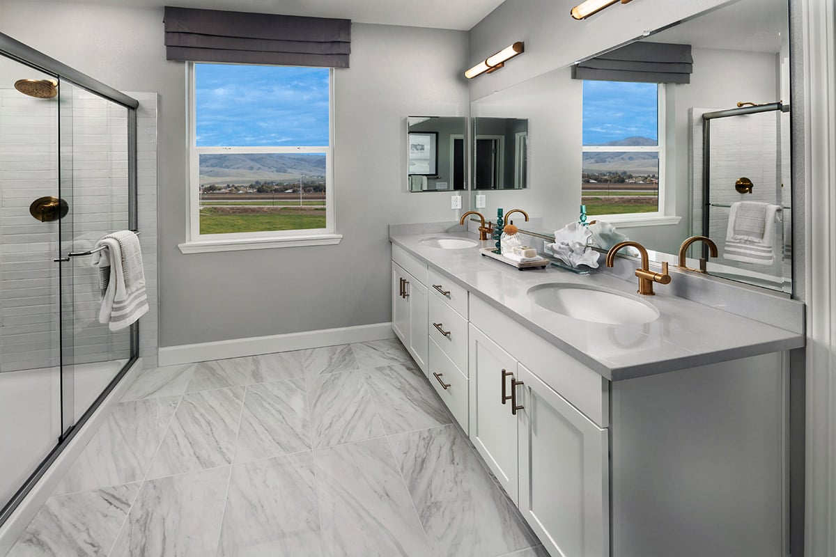 Dual-sink vanity at primary bath