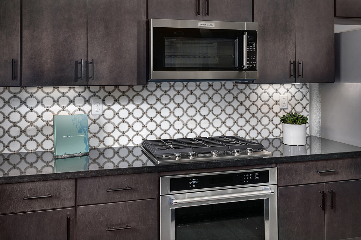 Kitchen with tile backsplash