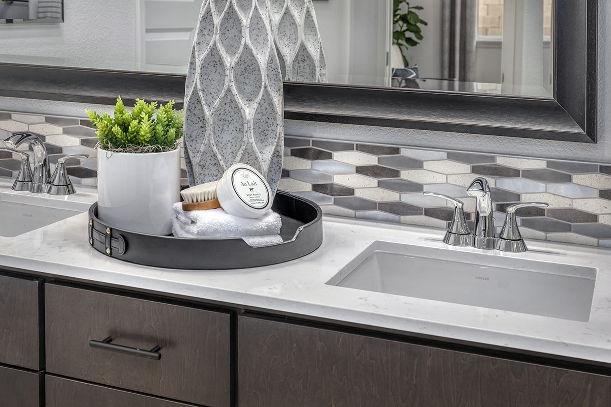 Dual-sink vanity at primary bath