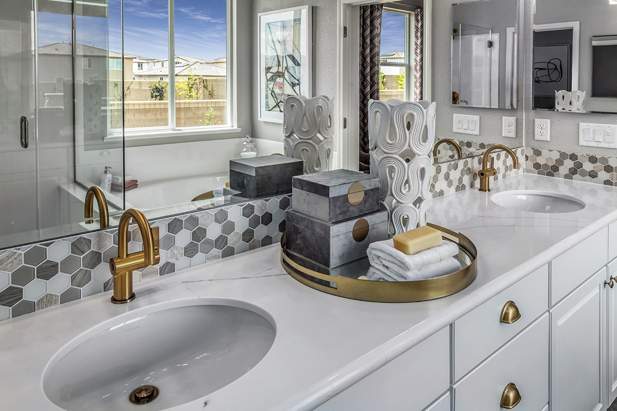 Dual-sink vanity at primary bath