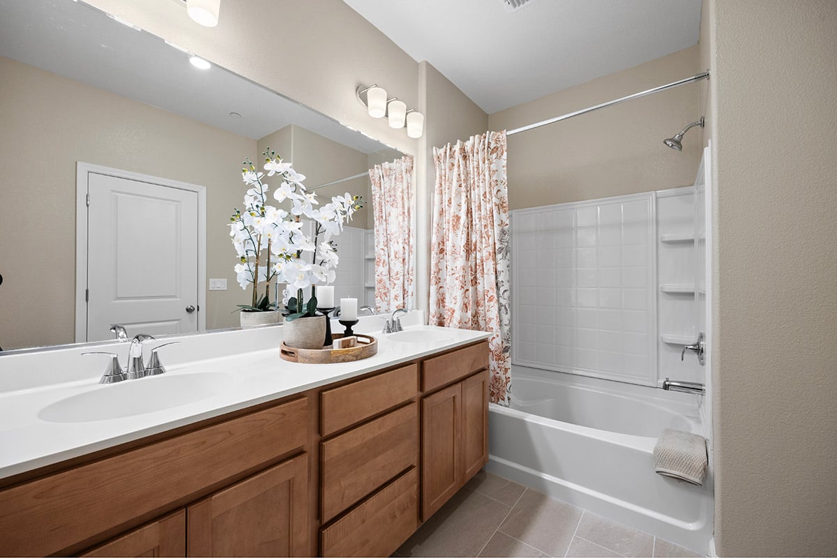 Dual-sink vanity at primary bath