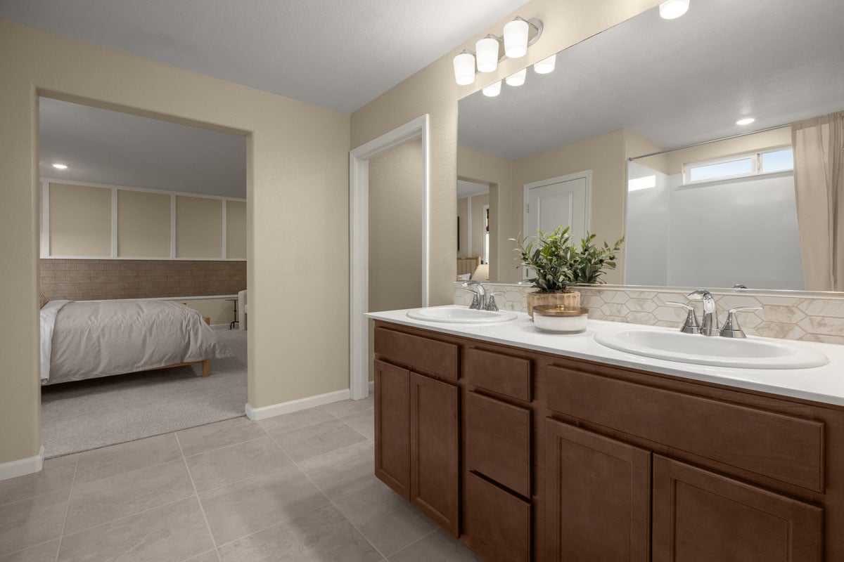 Dual-sink vanity at primary bath