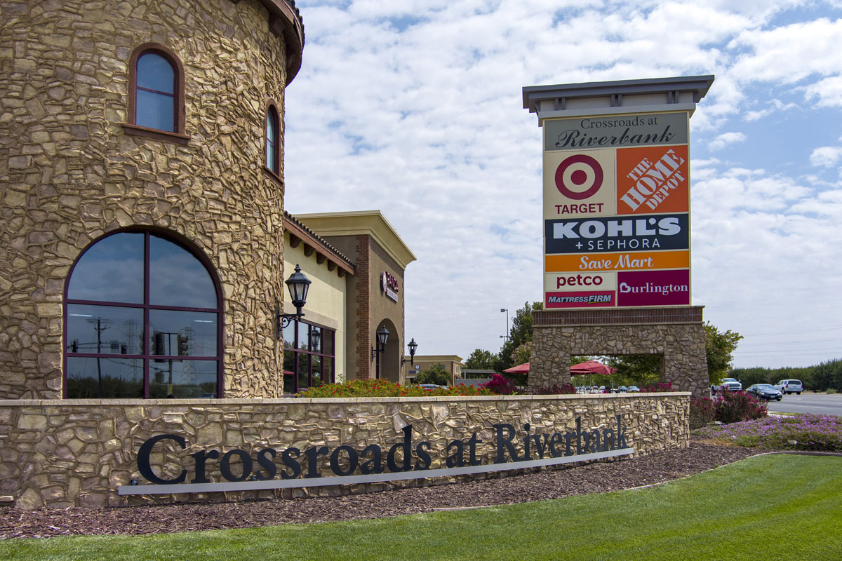 Minutes to Crossroads West Shopping Center