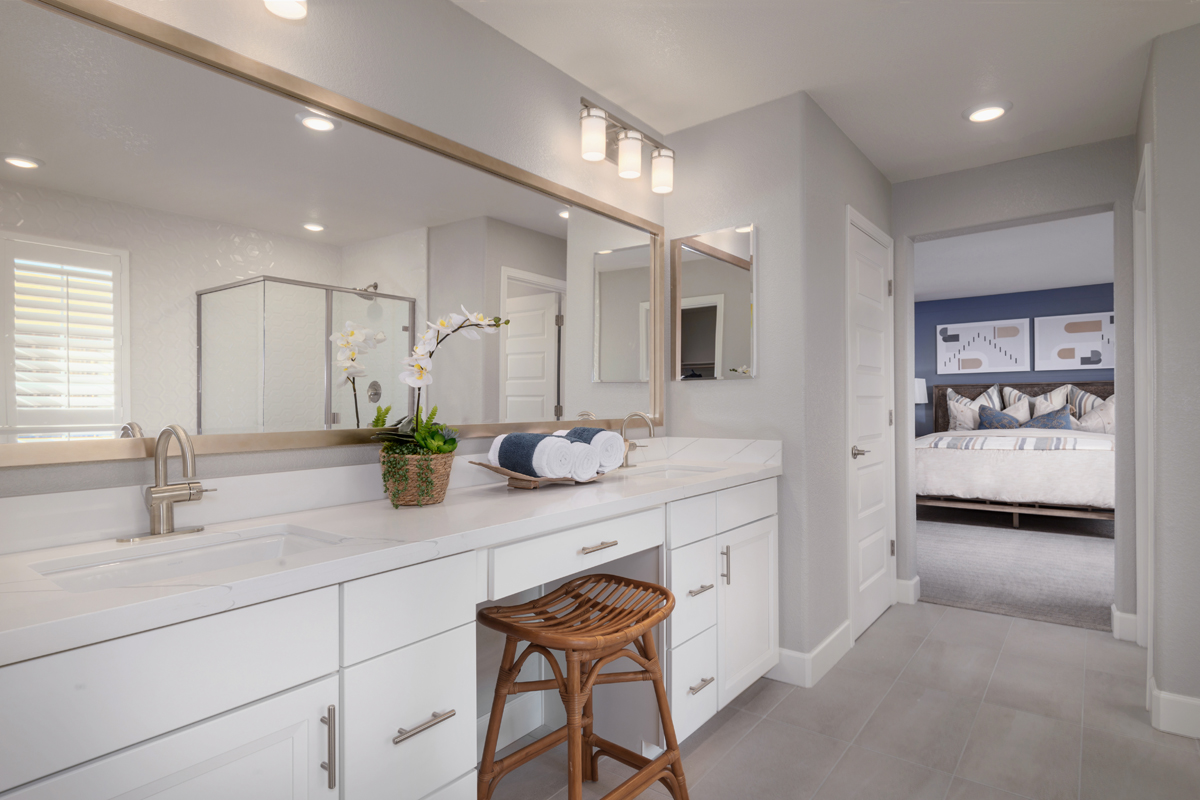 Dual-sink vanity at primary bath