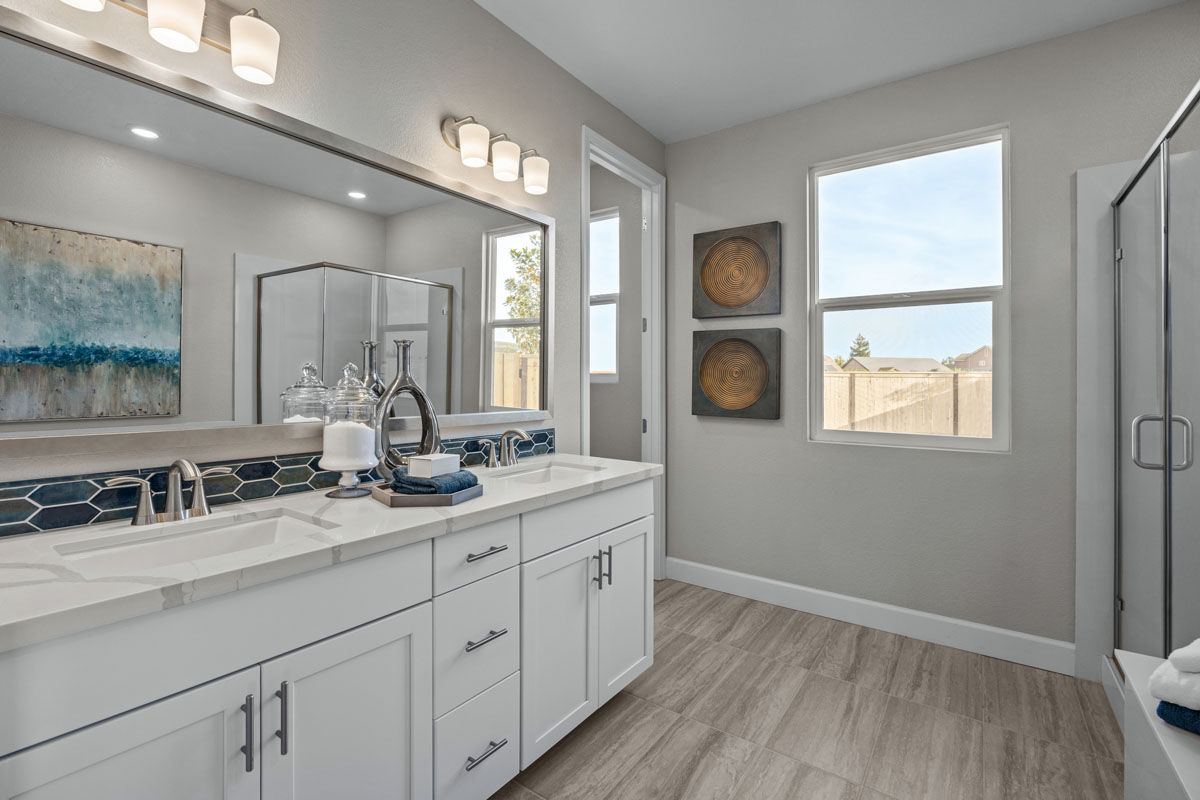 Dual-sink vanity at primary bath