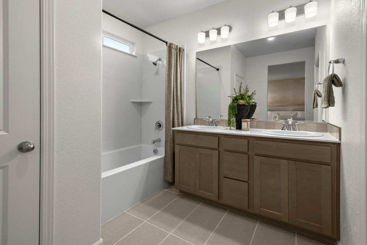 Dual-sink vanity at primary bath