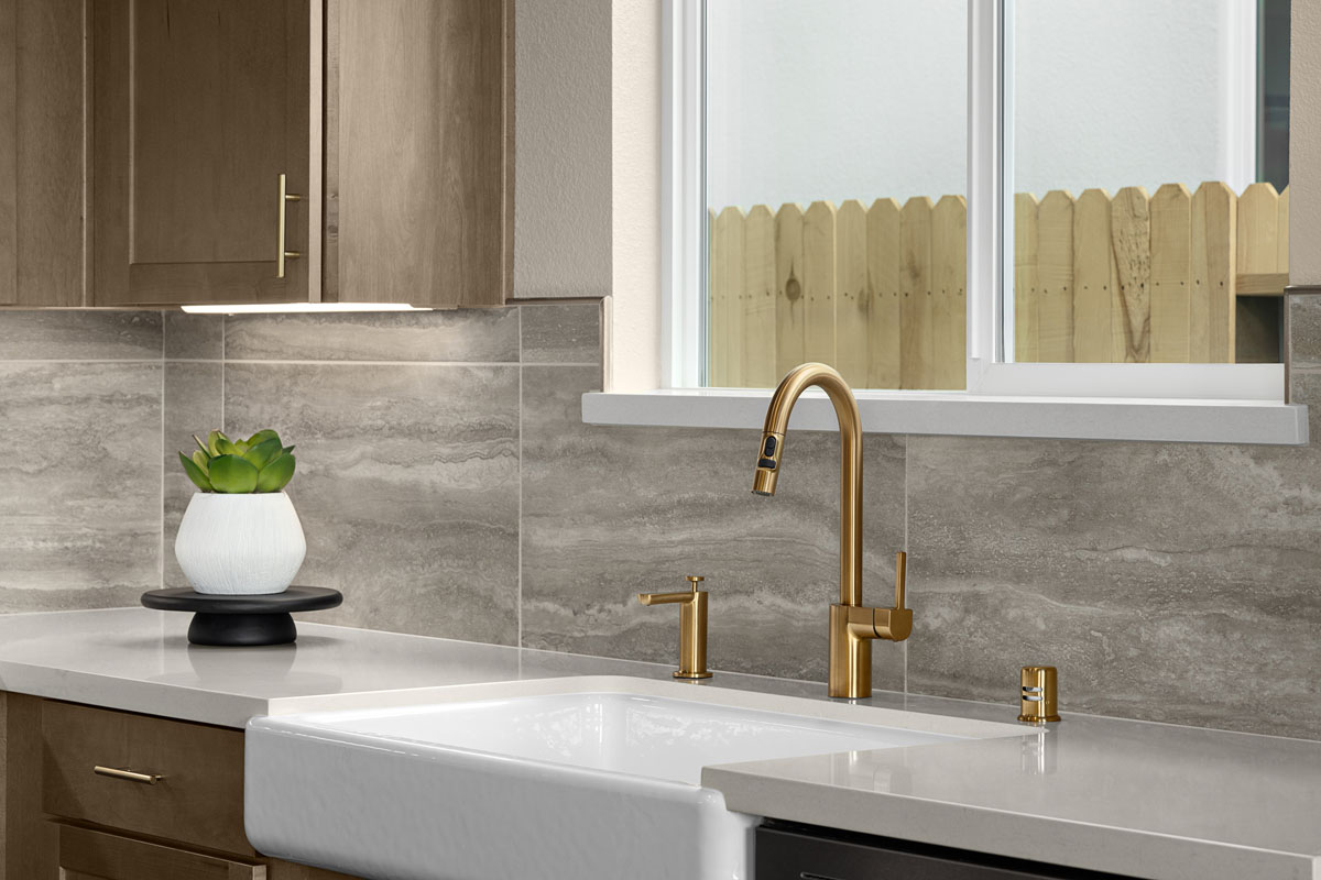 Farmhouse-style kitchen sink 