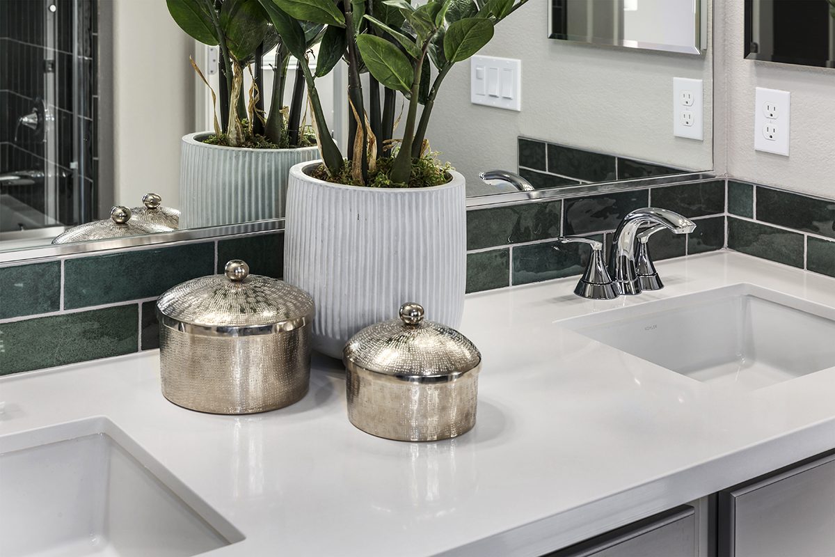 Dual-sink vanity at primary bath