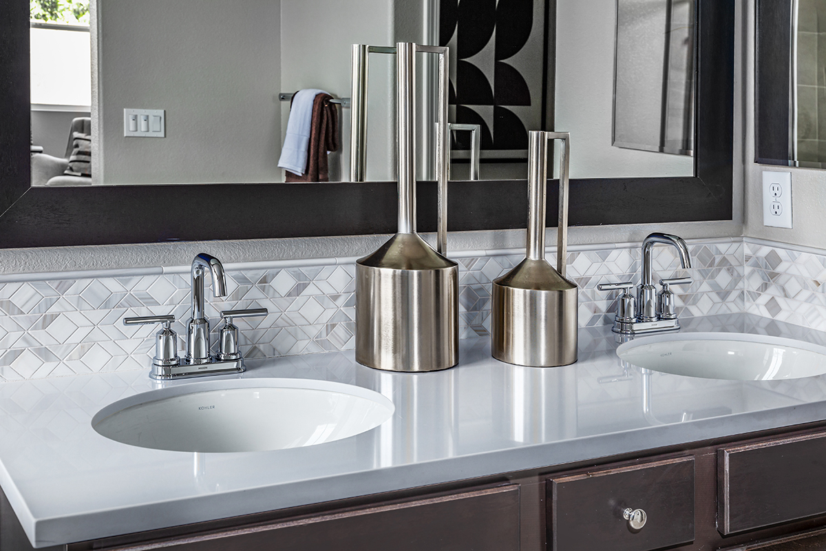 Dual-sink vanity at primary bath