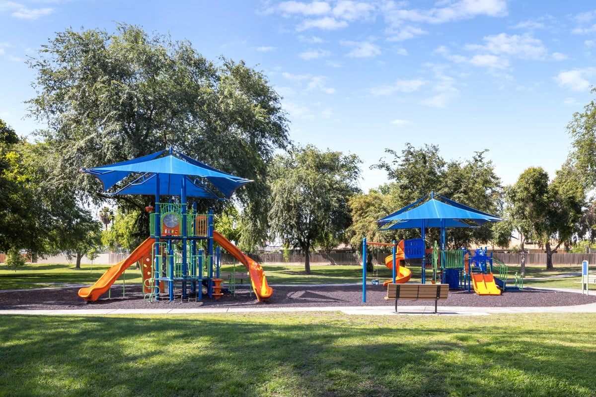 Short walk to Pan-American Park 