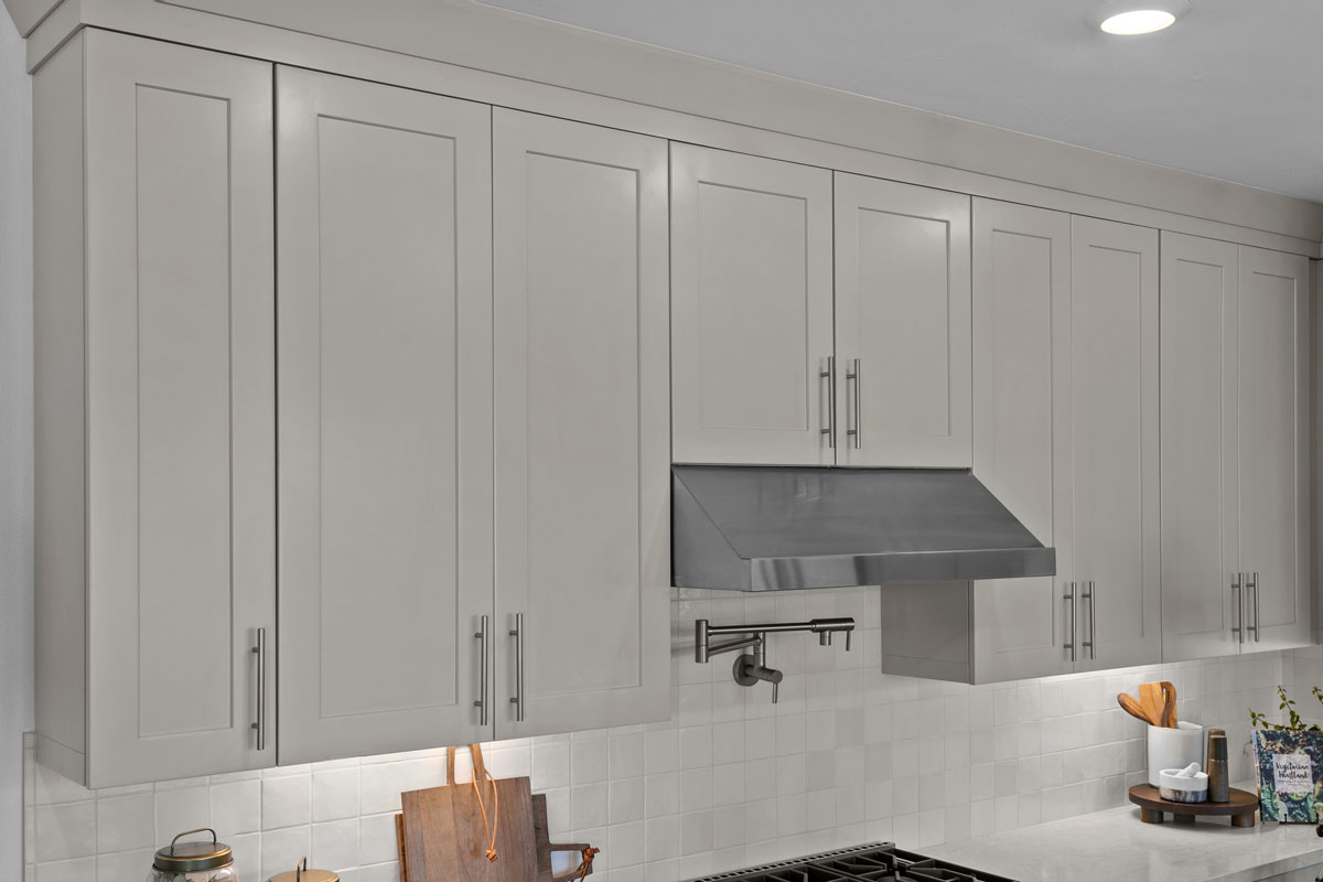Extended upper kitchen cabinets with under-cabinet lighting
