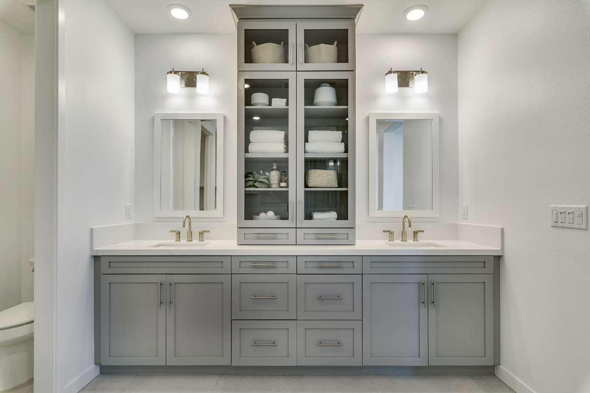 Dual-sink vanity at primary bath