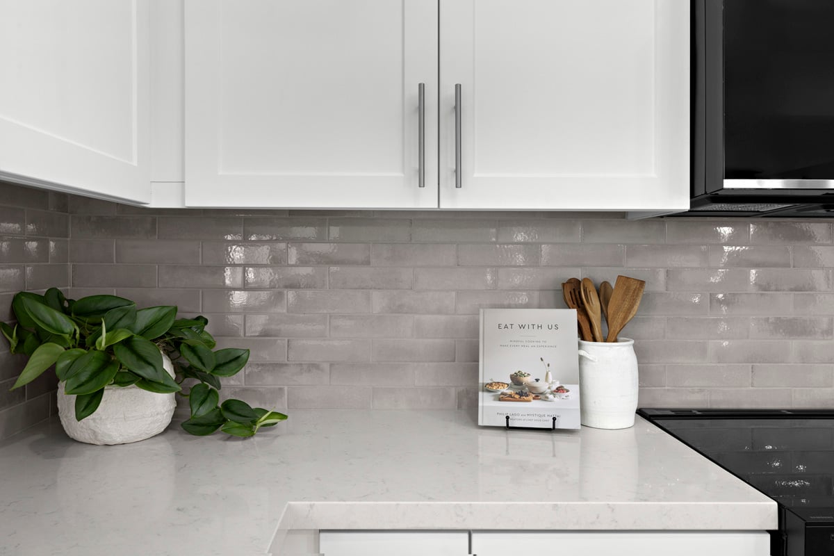 Kitchen tile backsplash