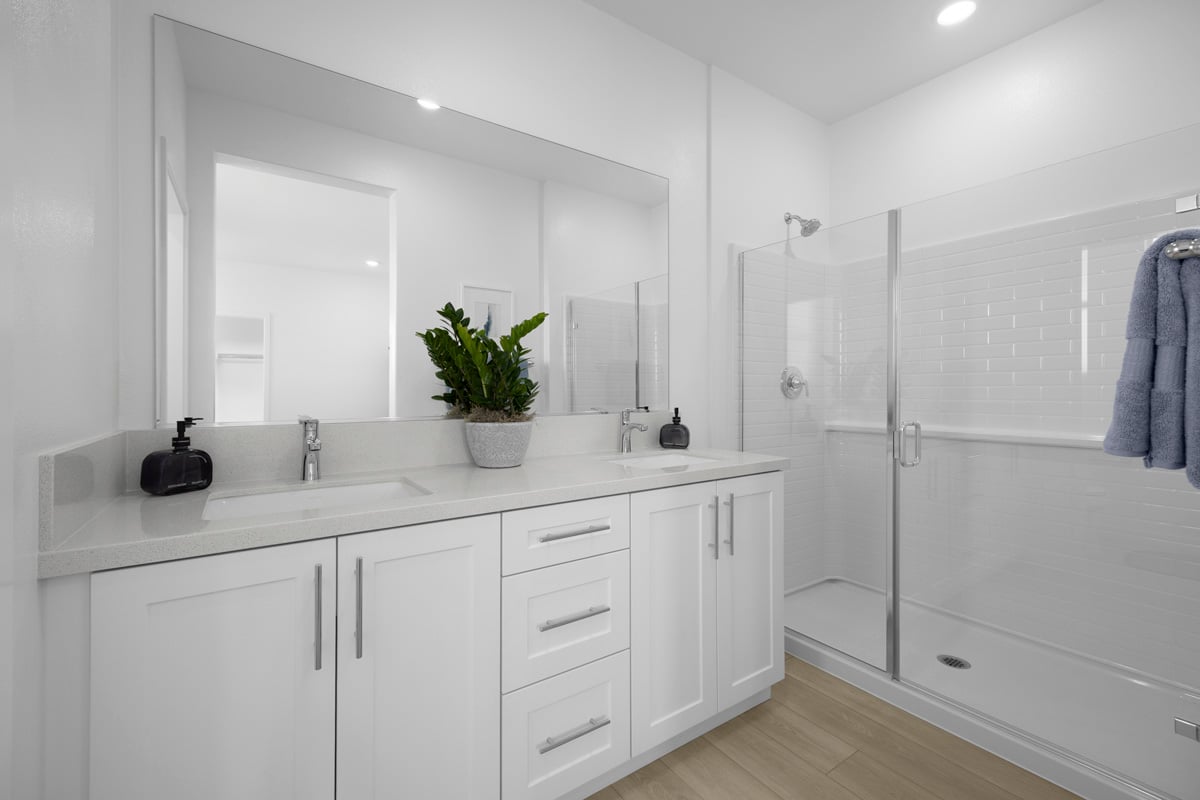 Dual-sink vanity at primary bath