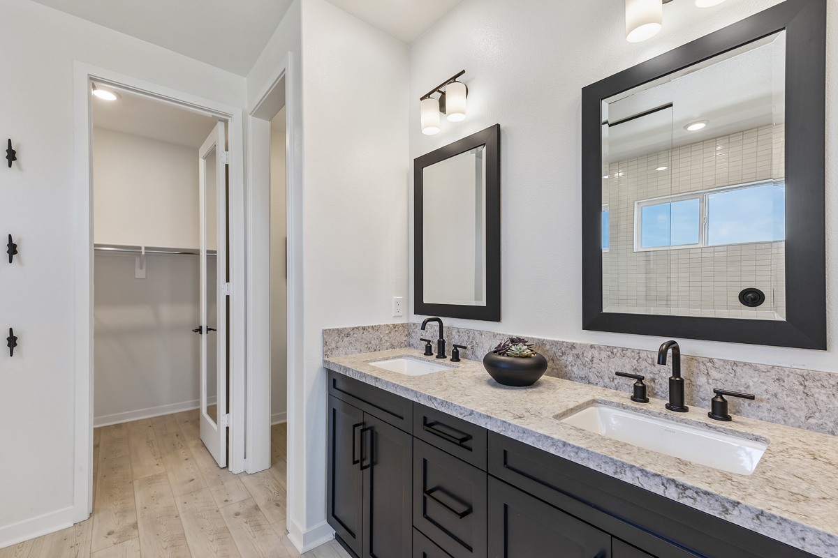 Dual-sink vanity at primary bath