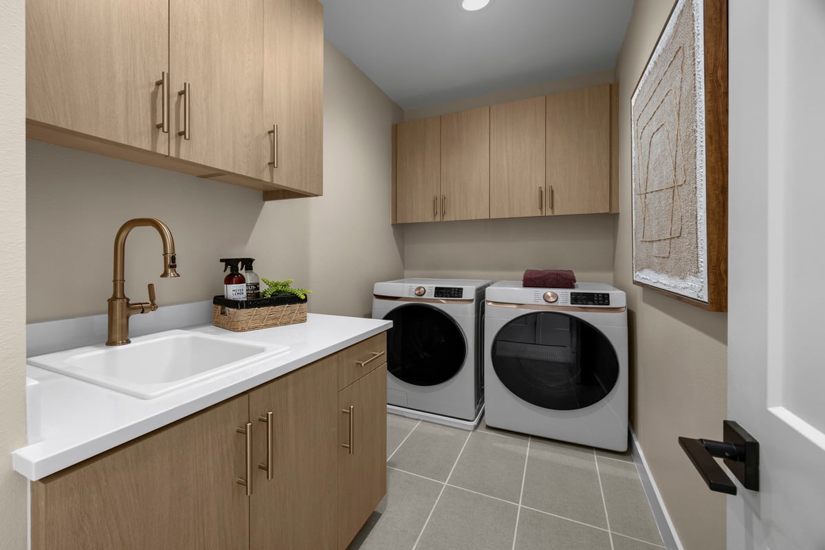 Optional upper cabinets at laundry room