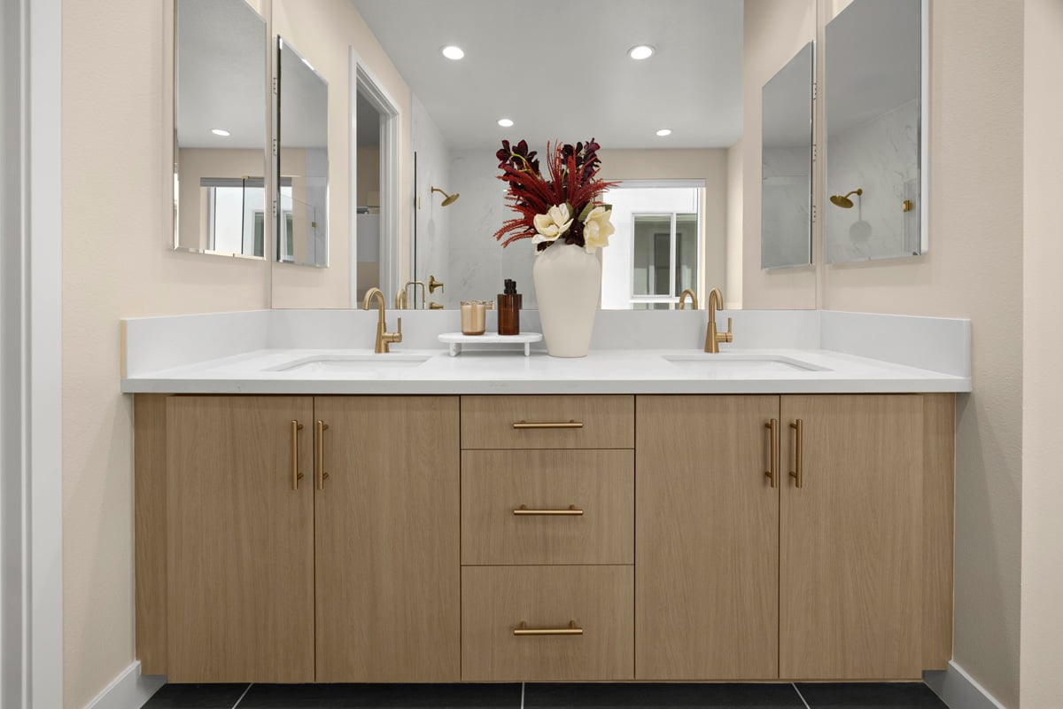 Dual-sink vanity at primary bath