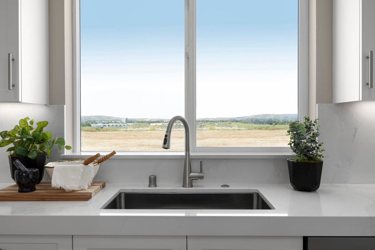 Single-basin stainless steel kitchen sink