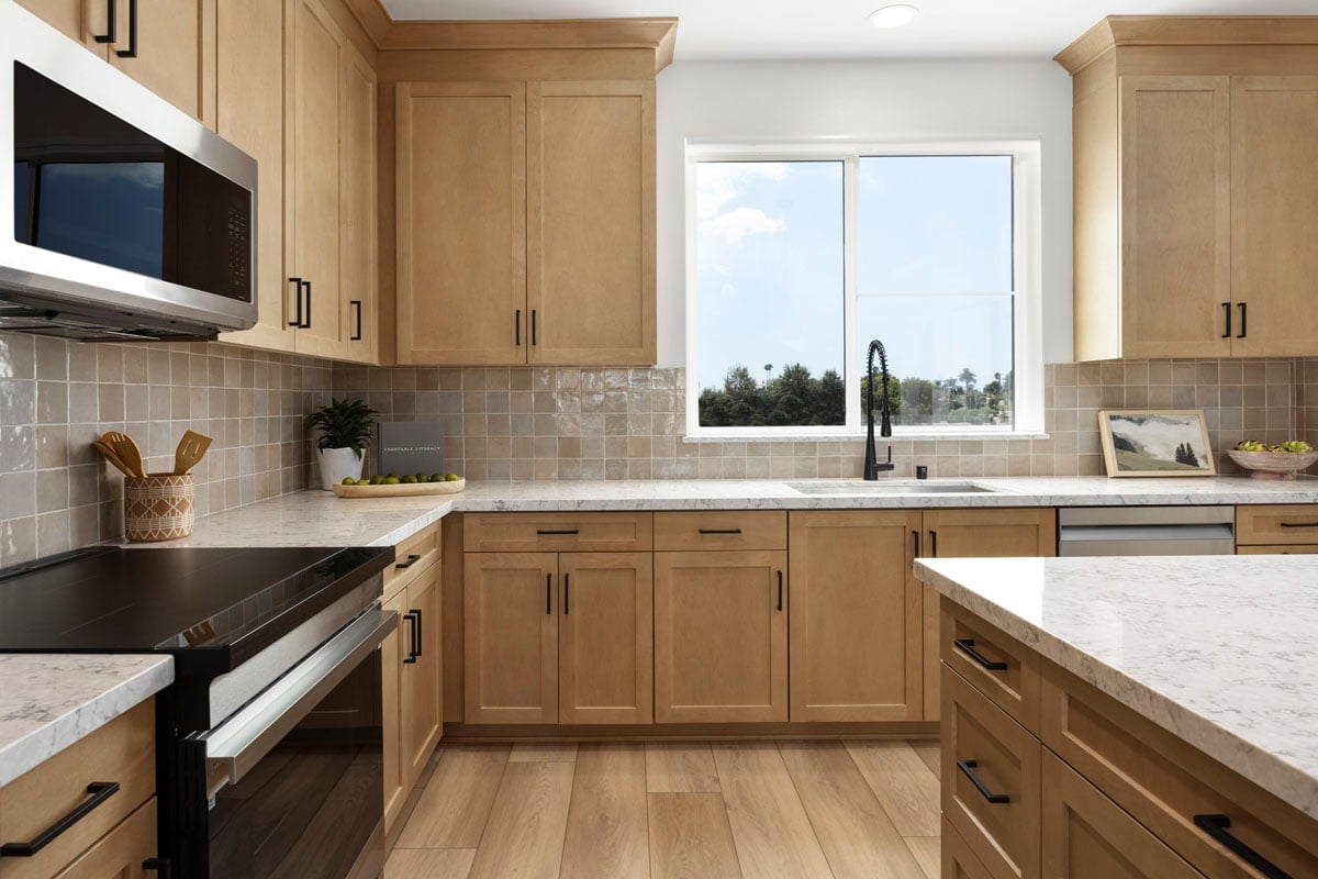 Optional custom full tile backsplash