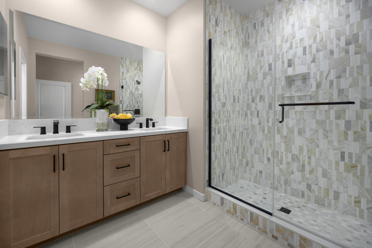 Optional custom tile surround at primary bath