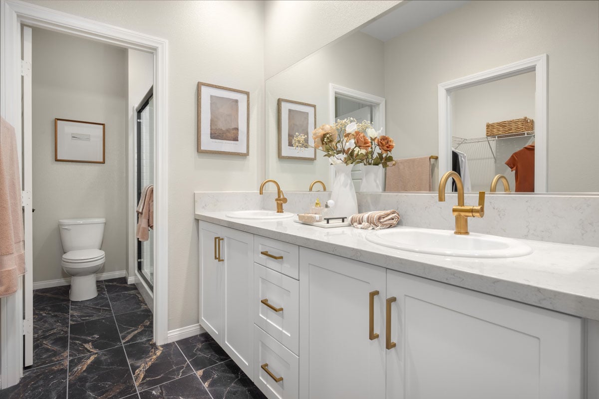 Dual-sink vanity at primary bath