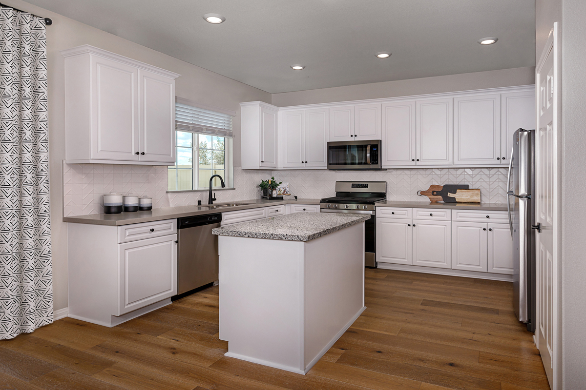 New Homes in Chino, CA - Driftstone at The Preserve Plan 2127 Kitchen