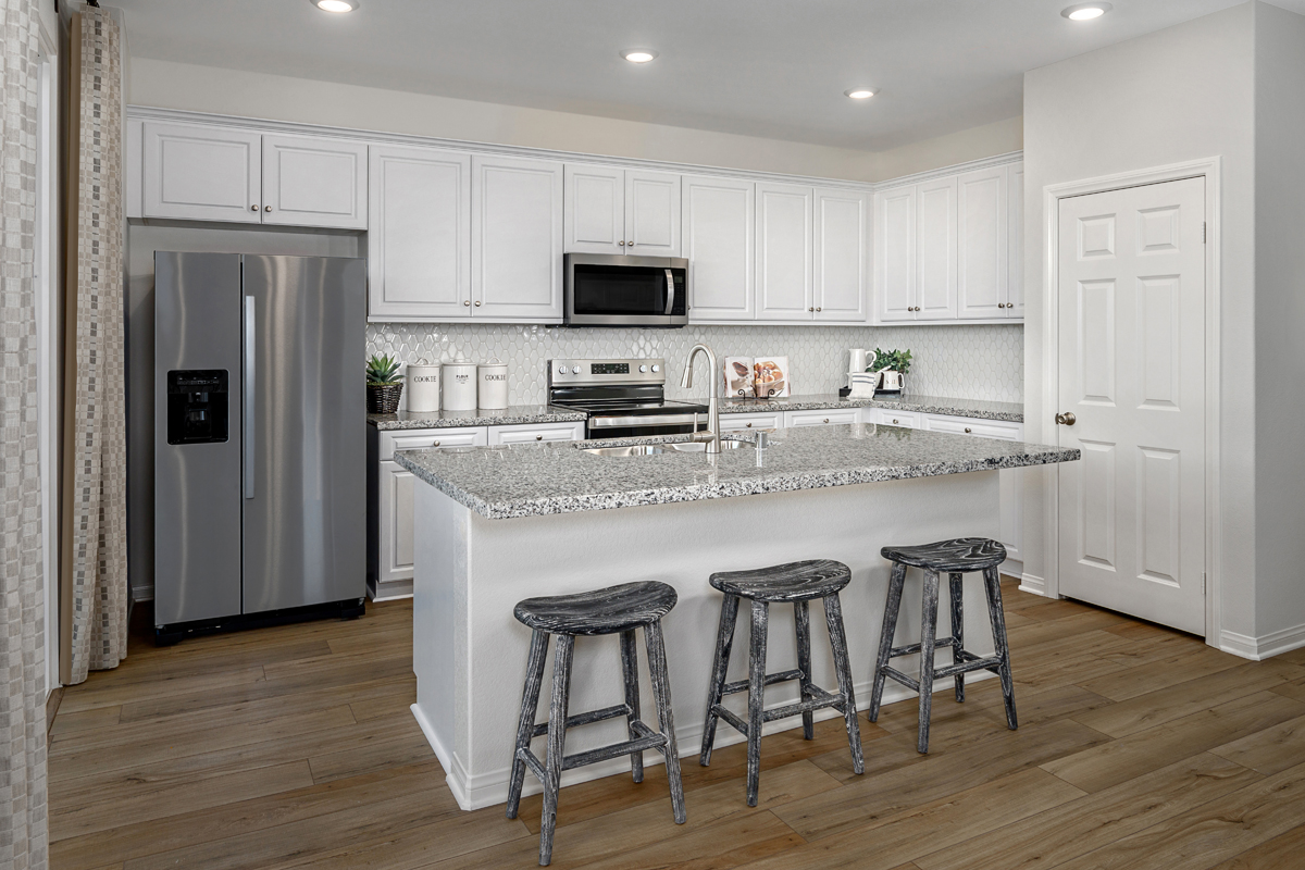 New Homes in Chino, CA - Lotus at the Seasons Plan 1814 Kitchen