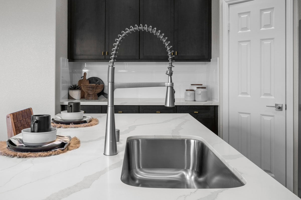 Optional single basin kitchen sink