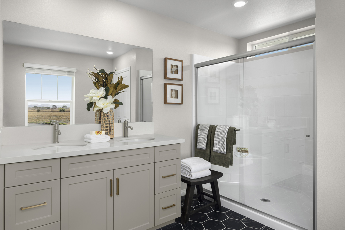 Dual-sink vanity at primary bath