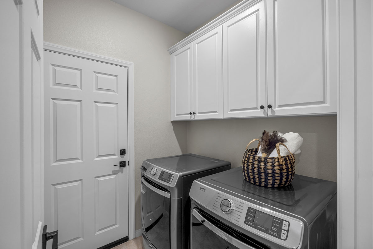 Optional cabinets above washer/dryer