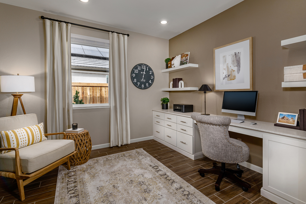 New Homes in Turlock, CA - Les Chateaux Plan 1960 Home Office