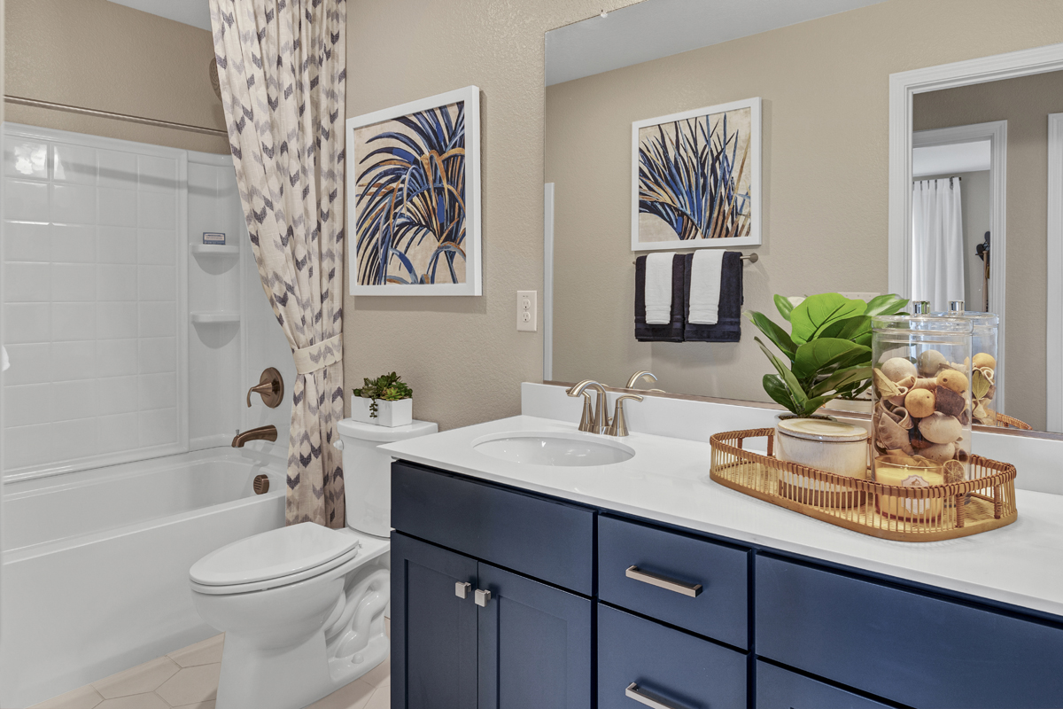 Shower/tub combination at bath 3