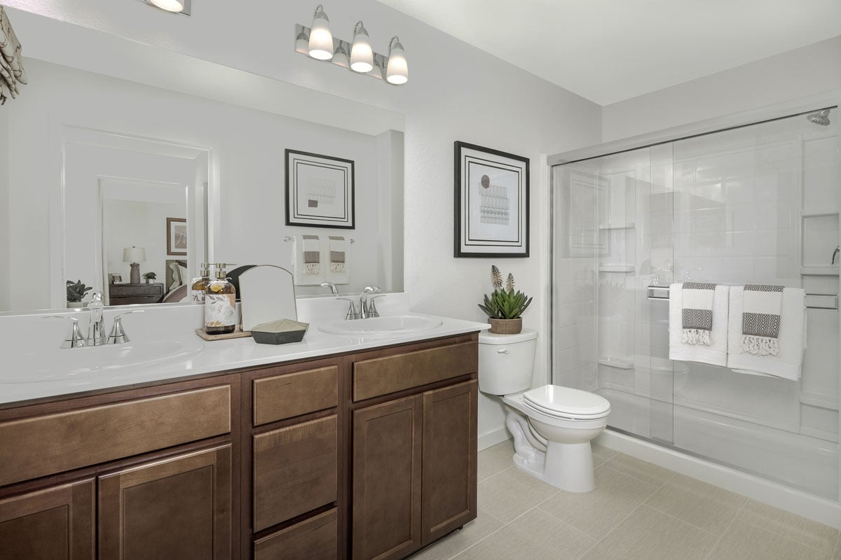 Dual-sink vanity at primary bath