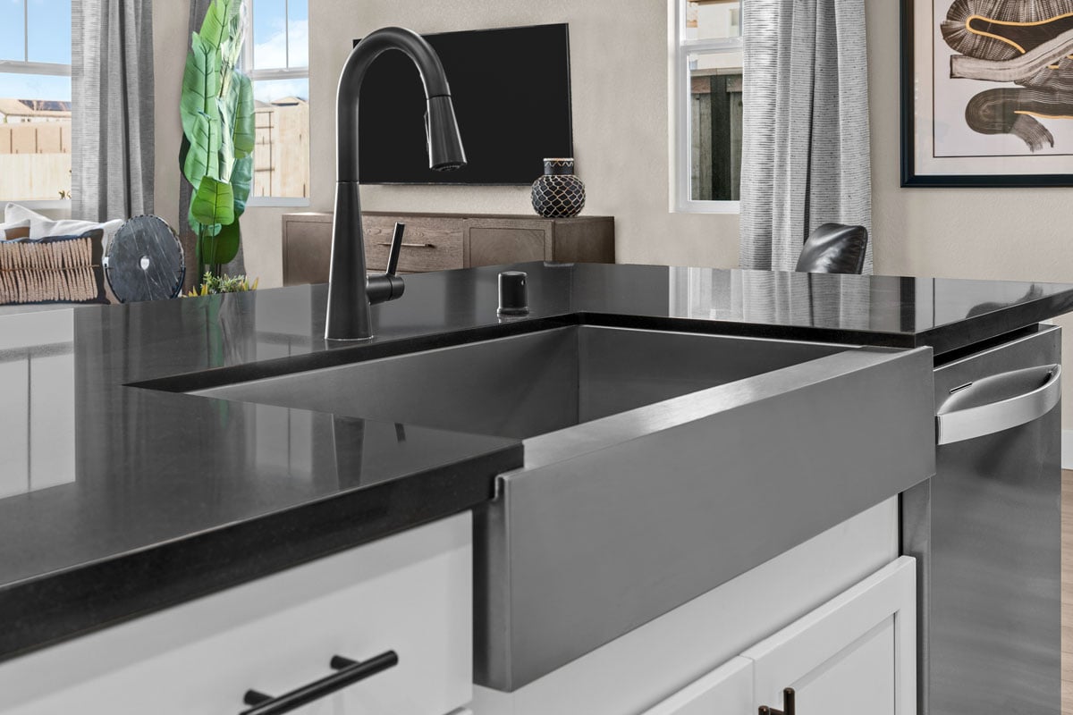 Stainless steel undermount single-basin sink