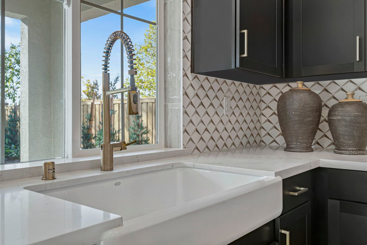 Decorative tile backsplash