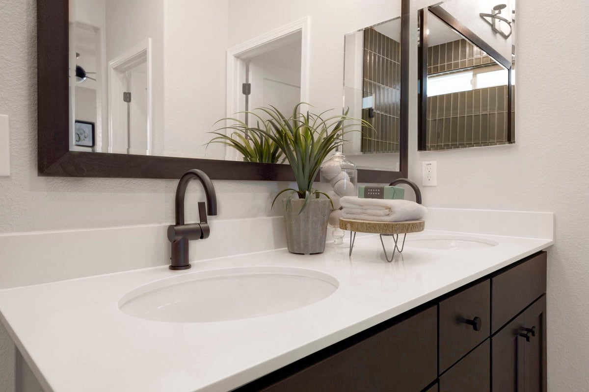 Dual-sink vanity at primary bath