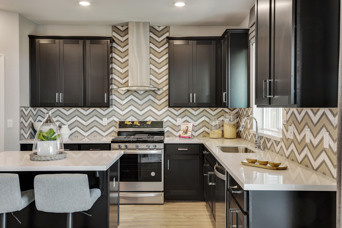 Kitchen tile backsplash