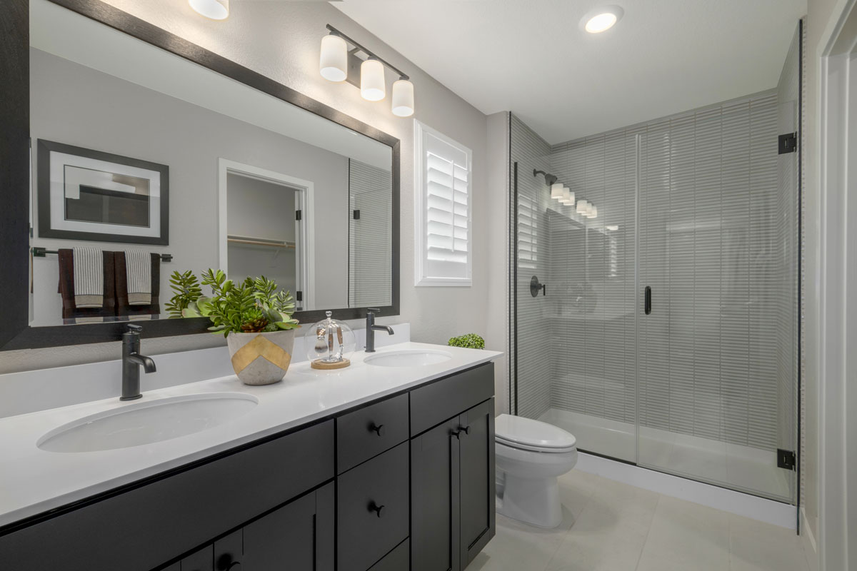 Dual-sink vanity at primary bath