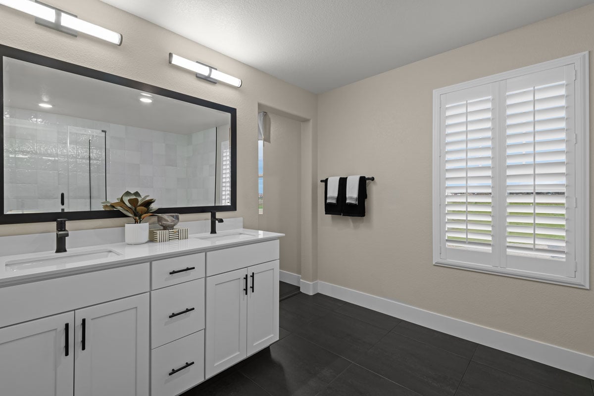 Dual-sink vanity at primary bath