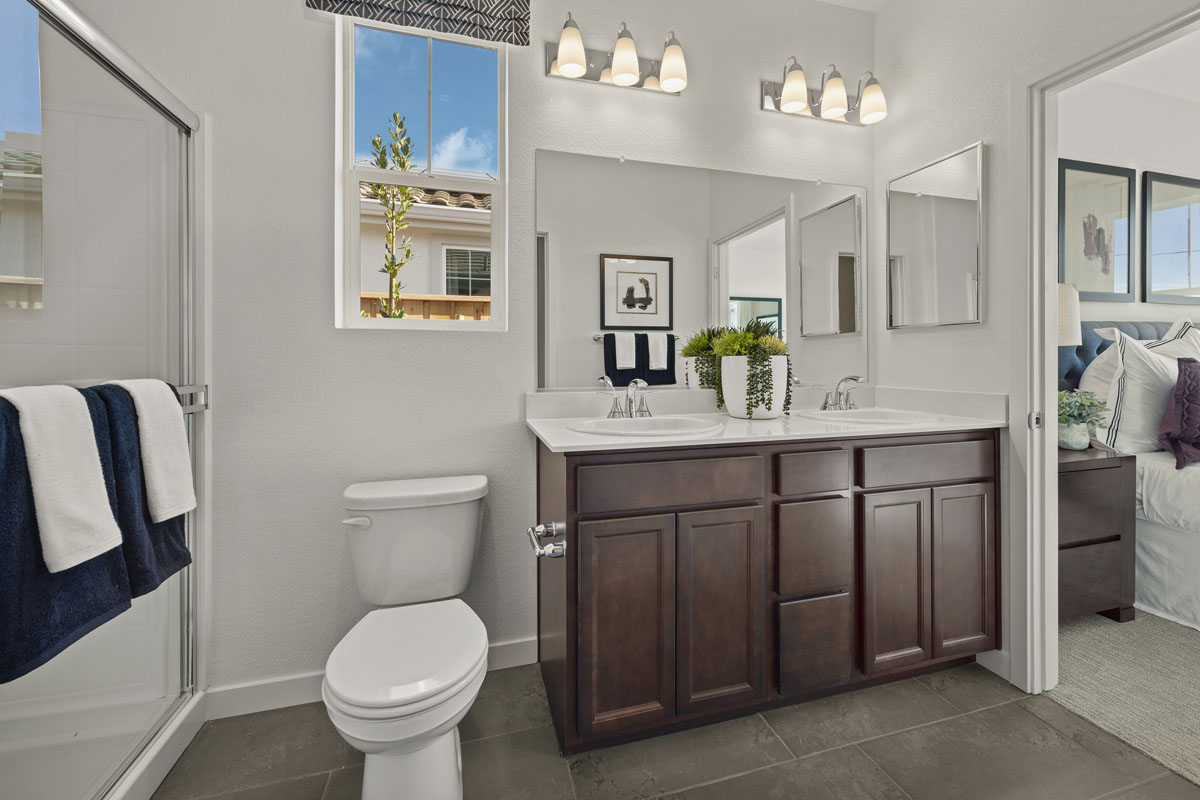 Dual-sink vanity at primary bath