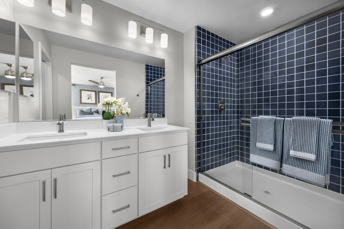 Dual-sink vanity at primary bath