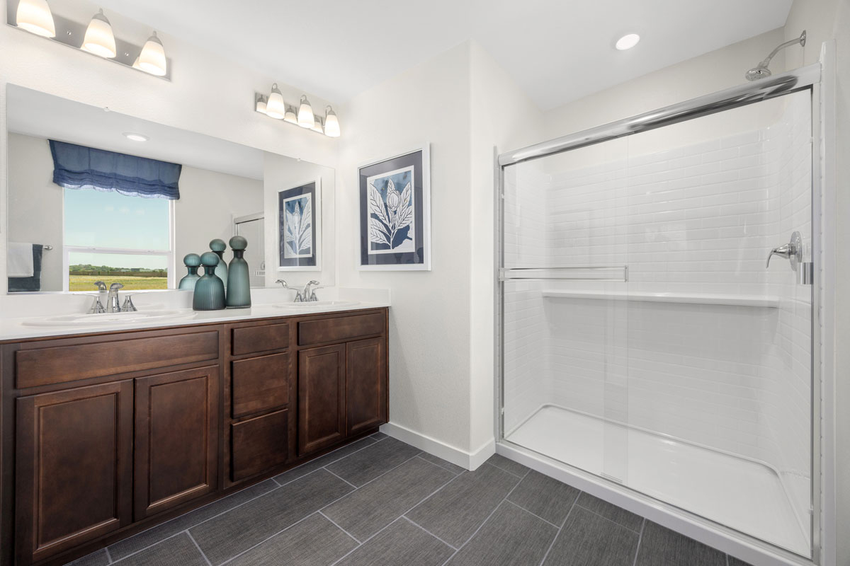 Dual-sink vanity at primary bath